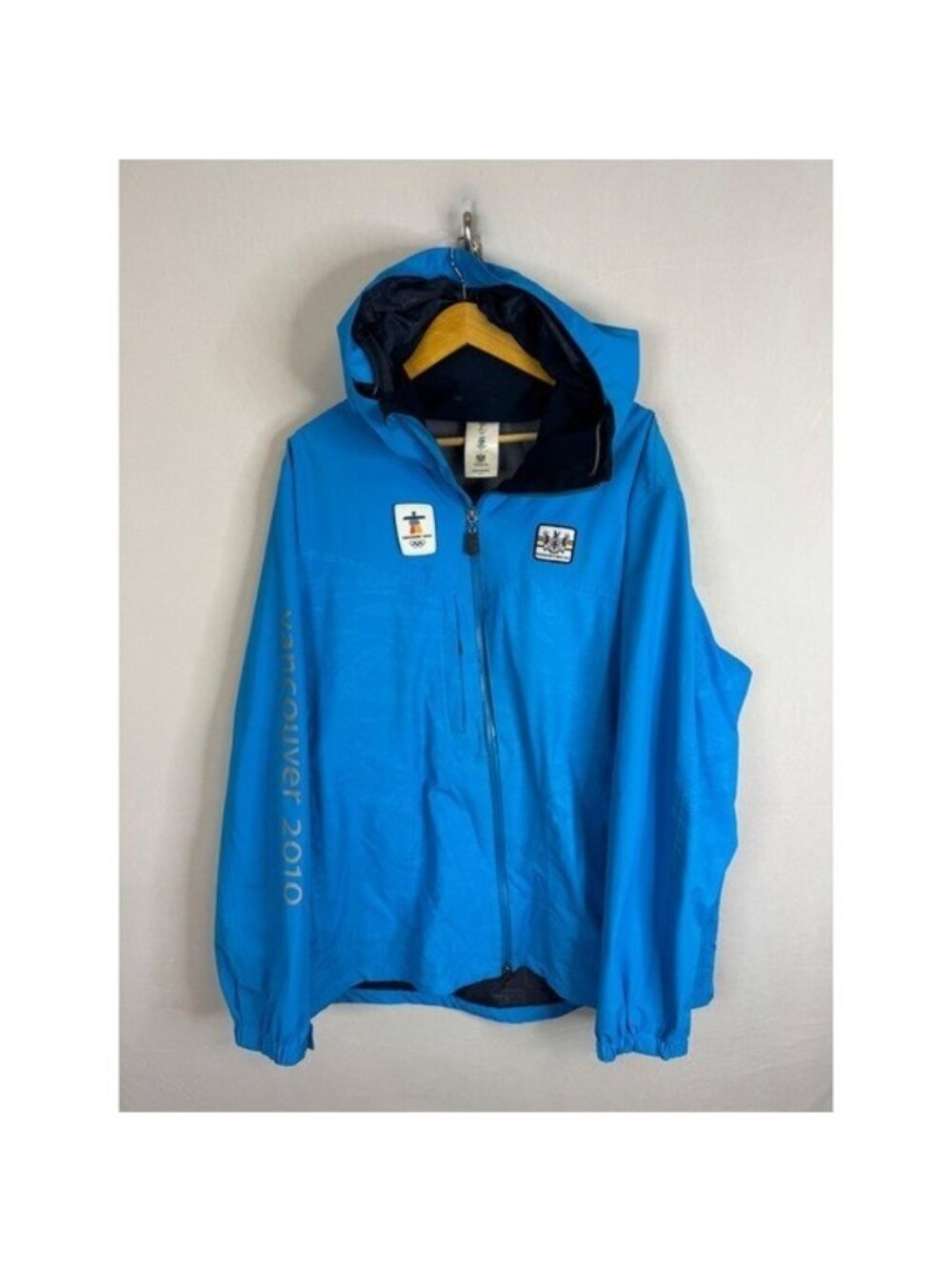 HBC Vancouver 2010 Olympic Games Volunteer Blue Hooded Jacket XL